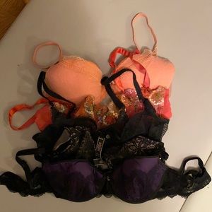 Bundle of high end Chantelle 32D bras.